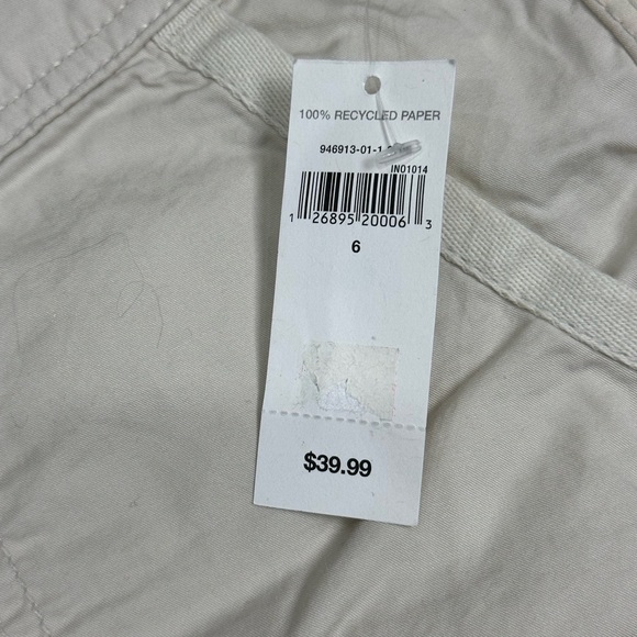 Women’s Gap 6 Small Shorts Chino Khakis Beige Bermuda Rolled Hem Snap Pocket NWT - Picture 10 of 11
